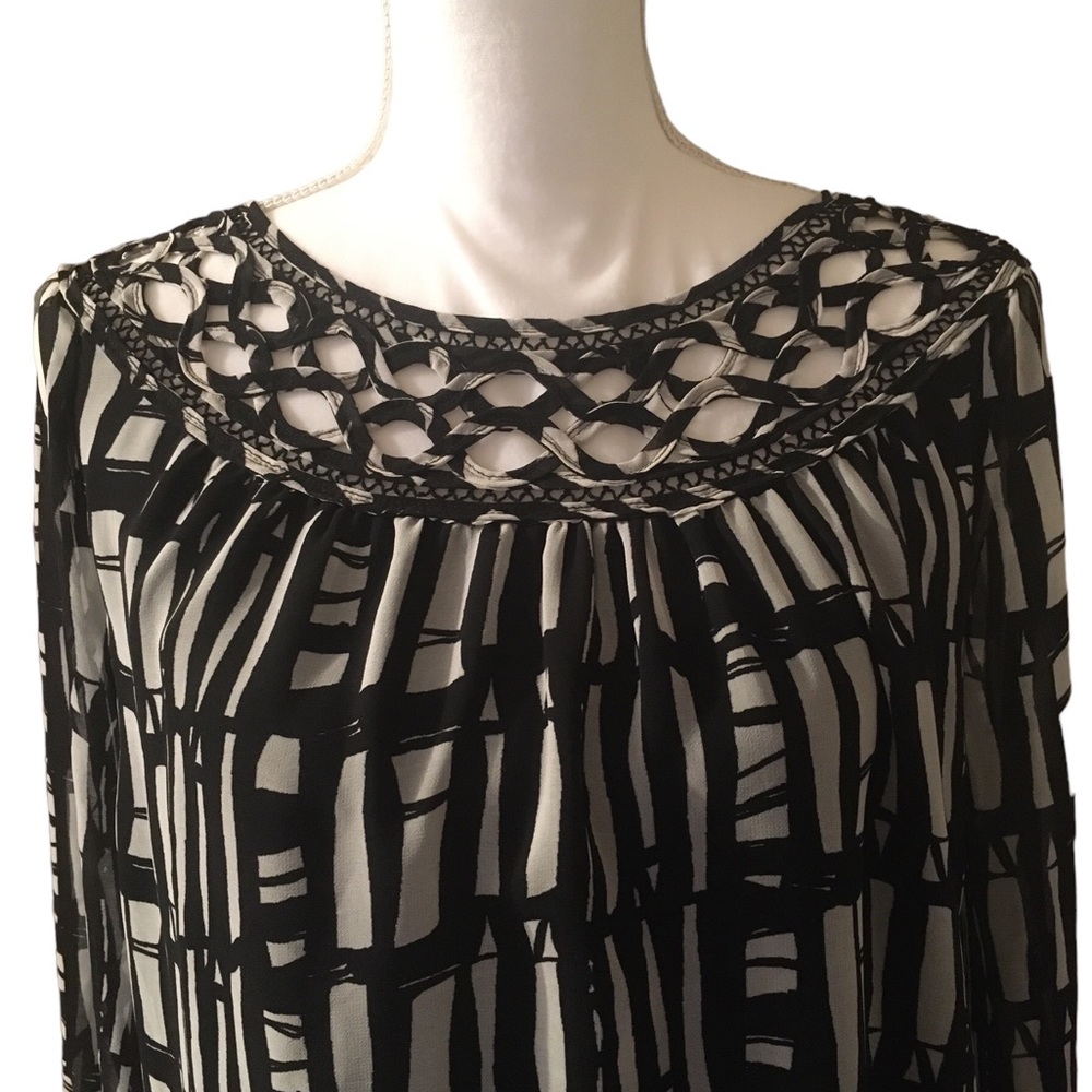 ⭐️ Coldwater Creek size 1X ladies blouse, open lacework scoop neckline